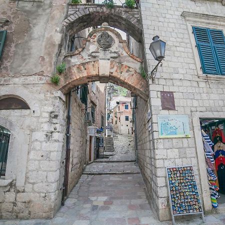 Apartment Alexandra Kotor Exterior photo